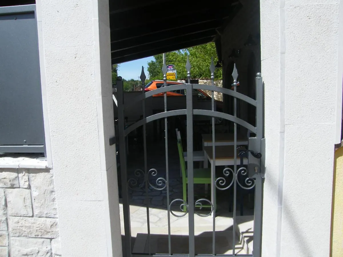 Apartment Mamut Premantura